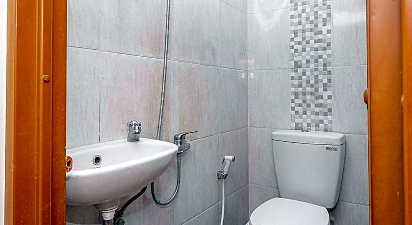 RedDoorz near Alun Alun Bandung 2