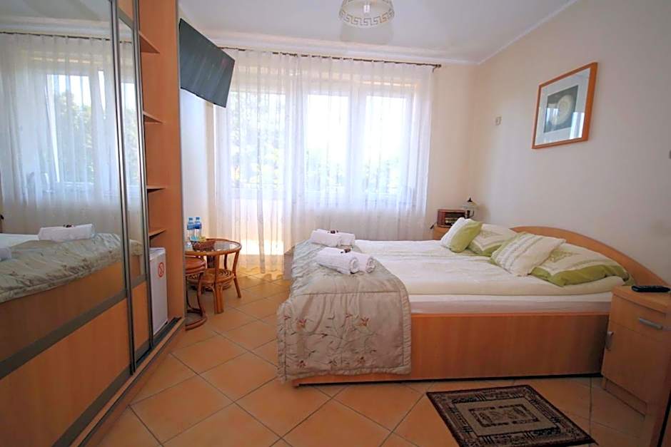 Foto 1 dari 14 — Double Room