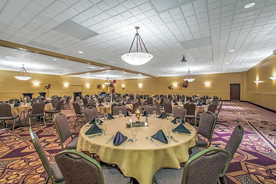 Ramada by Wyndham Midtown Grand Island