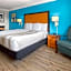 La Quinta Inn & Suites by Wyndham Pittsburgh Airport