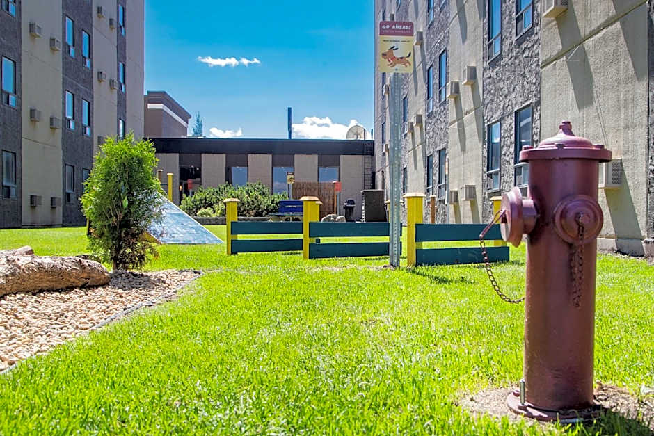 Travelodge by Wyndham Edmonton West