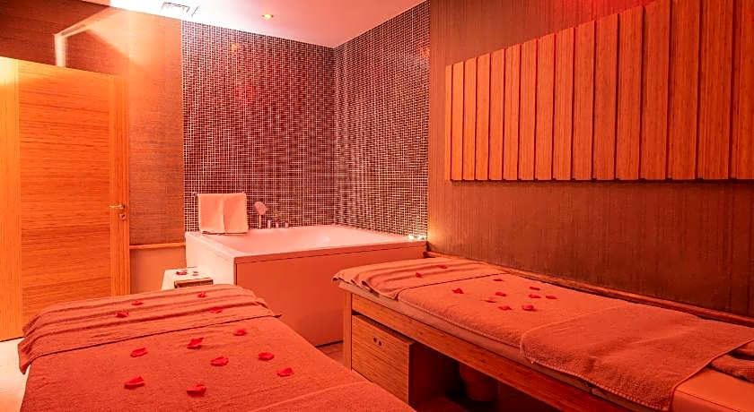 Wellborn Luxury Hotel