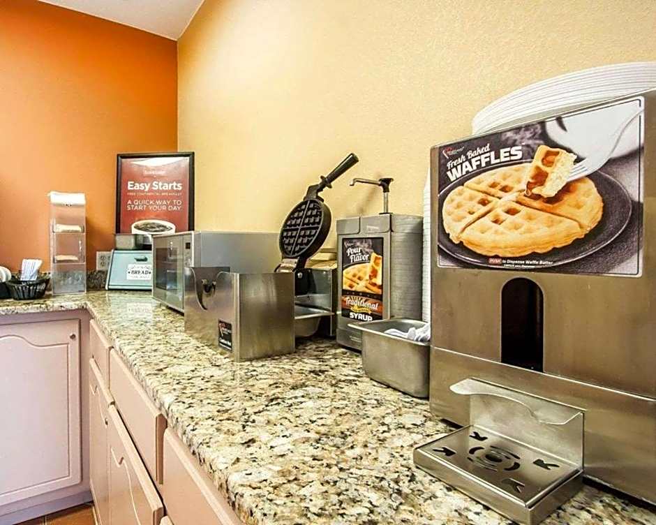 Econo Lodge Inn & Suites I-20, Exit 73