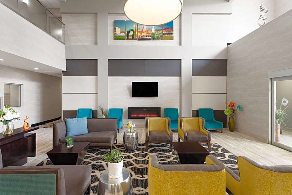 La Quinta Inn & Suites by Wyndham Columbus - Edinburgh