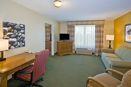 One-Bedroom Queen Suite with Sofa Bed