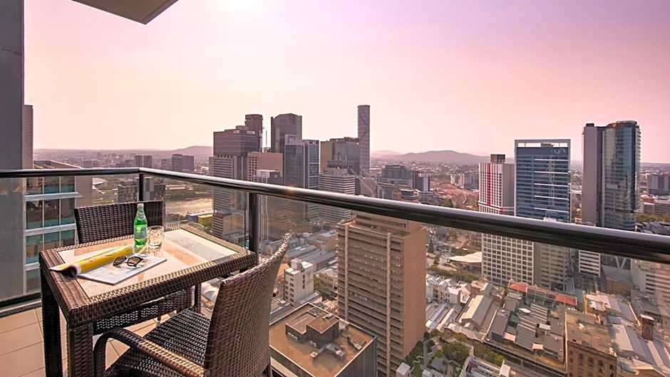 Oaks Brisbane on Charlotte Suites