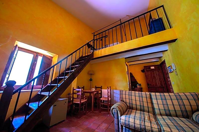 Hotel Royo Guarde-Puente Faco, junto al río Mundo