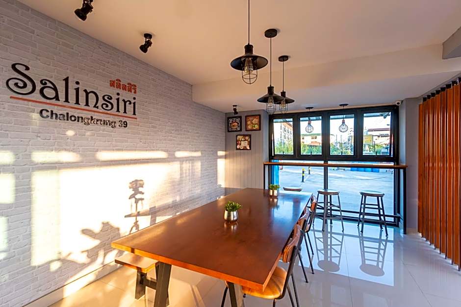 Salinsiri at ladkrabang