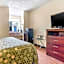 Econo Lodge Inn & Suites Forest