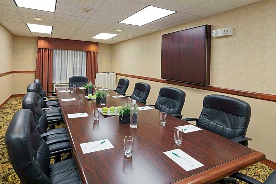Country Inn & Suites by Radisson, Milwaukee West (Brookfield), WI