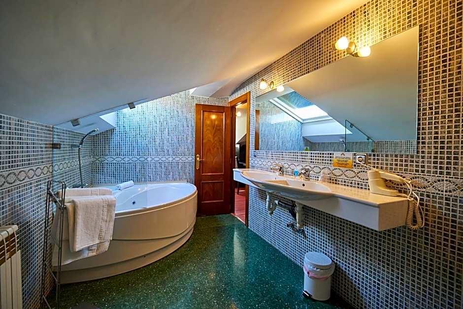 Photo 1 of 14 of Jetted Tub