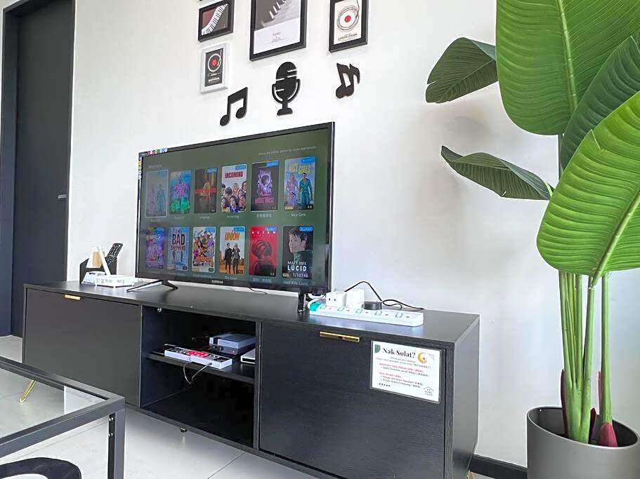 Georgetown Urban Family & Baby-Friendly Home with Skypool Seaview