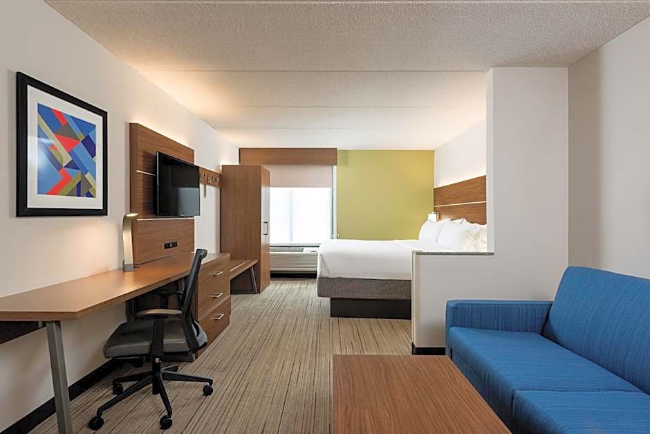 Holiday Inn Express & Suites Charlotte Arpt-Belmont By IHG