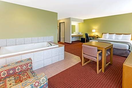 1 King Bed, Suite, Nonsmoking, Upgrade