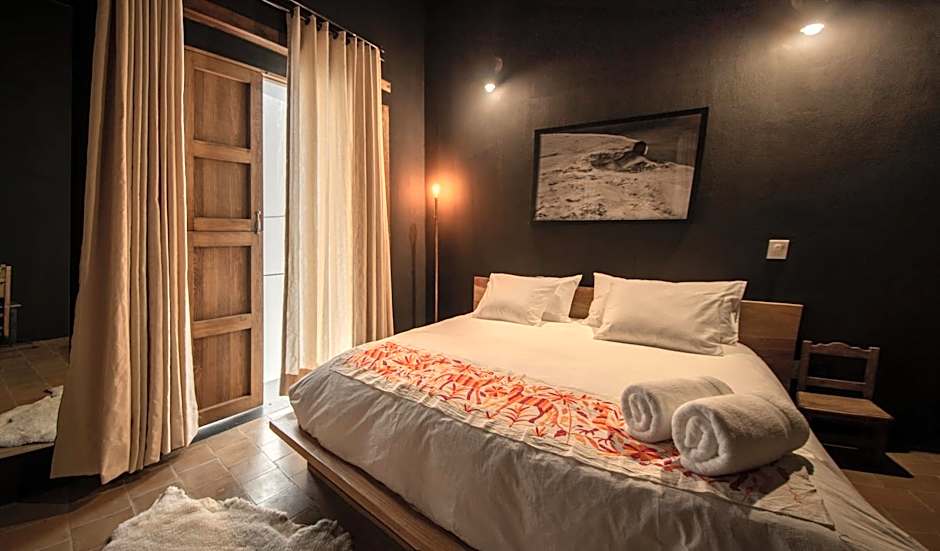 Hotel Sin Nombre
