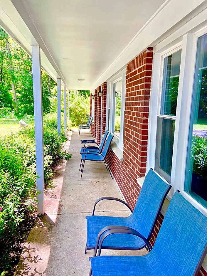 Elk Rapids Lakeshore Inn