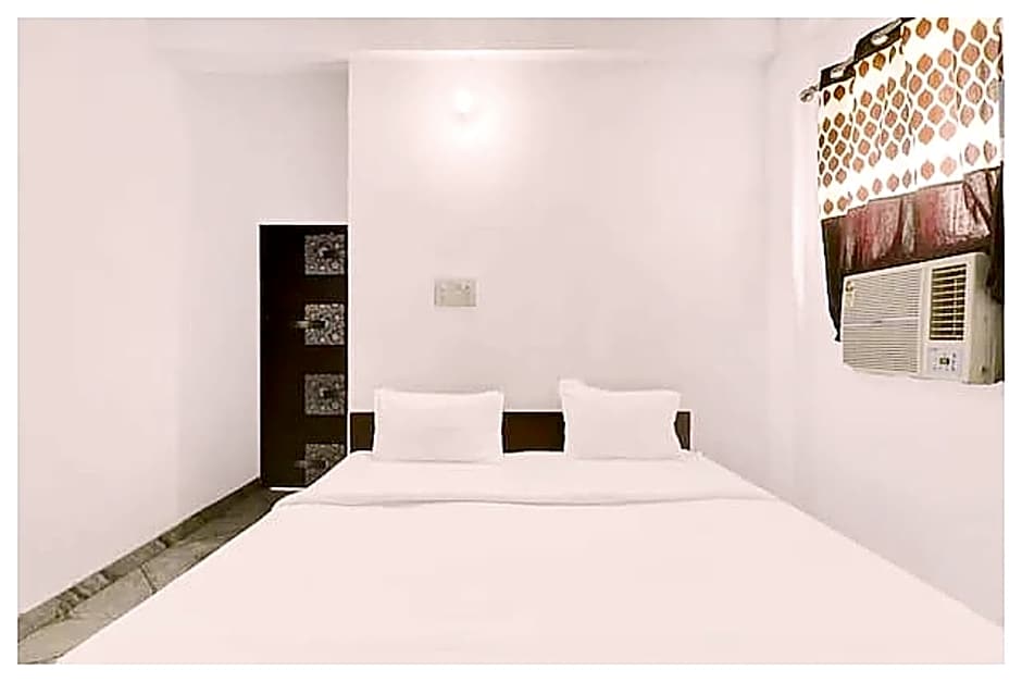 Goroomgo Shiv Ganga Guest House varanasi