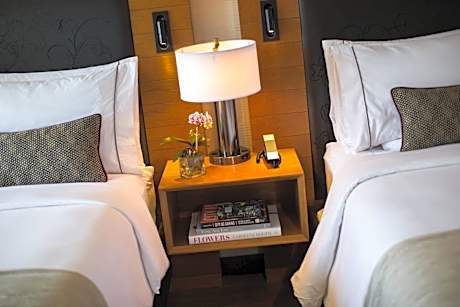 Queen Room with City View