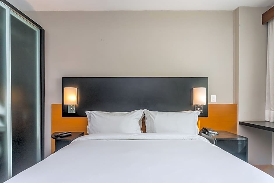 Paraiso Suites by Charlie