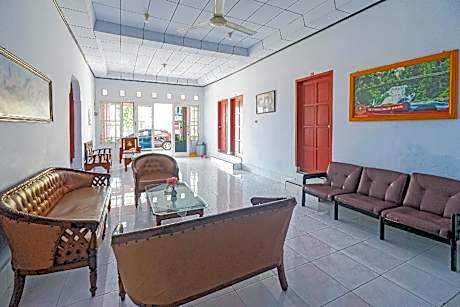 Hotel O Wisma Arwini Syariah Near Benteng Balangnipa