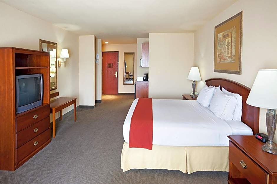 Holiday Inn Express & Suites Kerrville By IHG