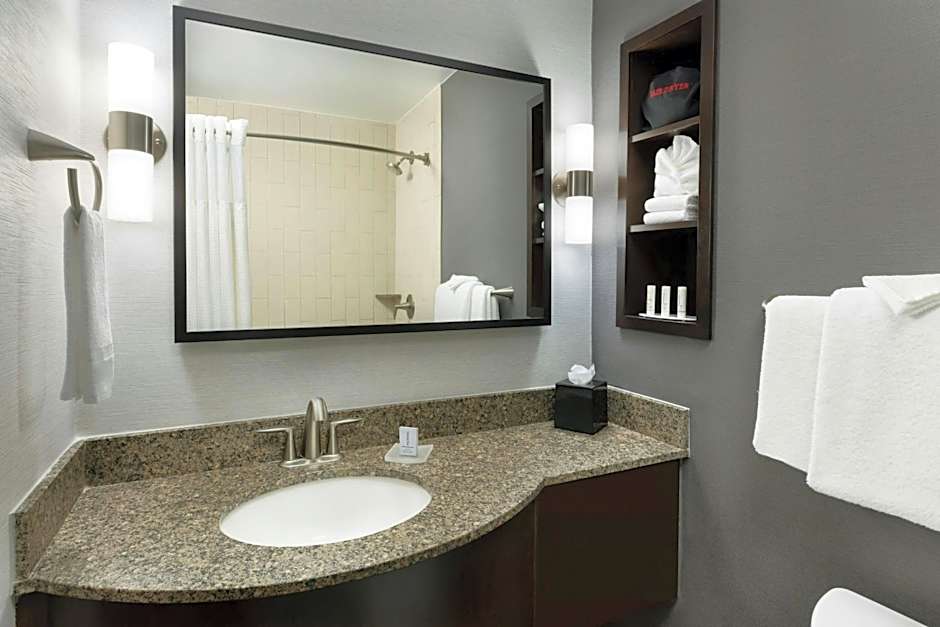 Courtyard by Marriott Los Angeles Woodland Hills