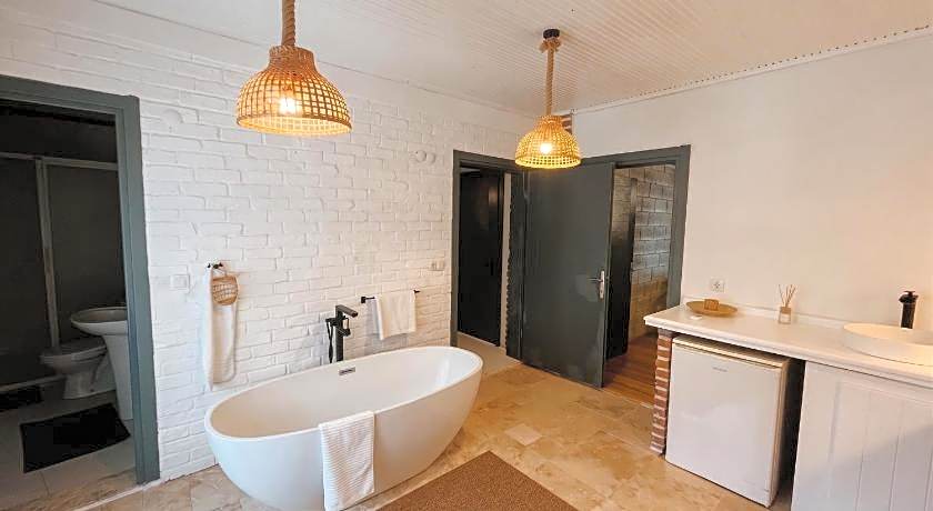 Attalos Suites Hotel