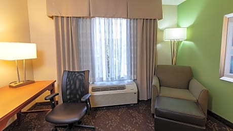 1 King Suite Mobility Accessible Tub