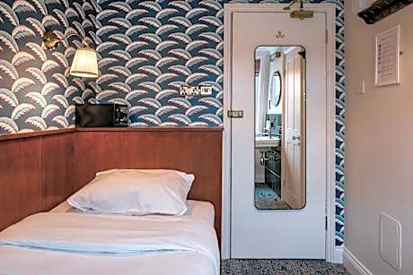 Single Room with Shared Bathroom