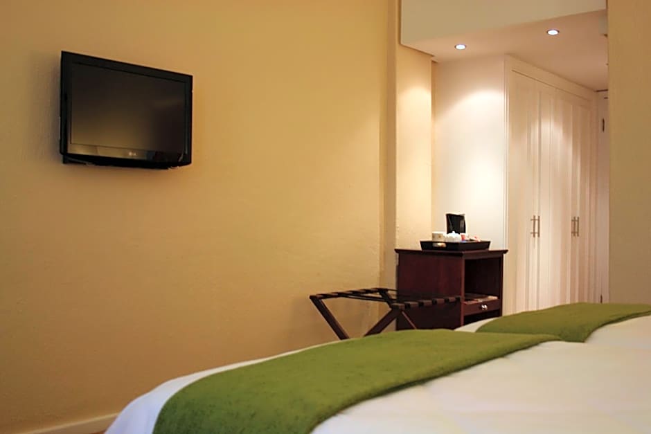 Garden Court Or Tambo International Airport