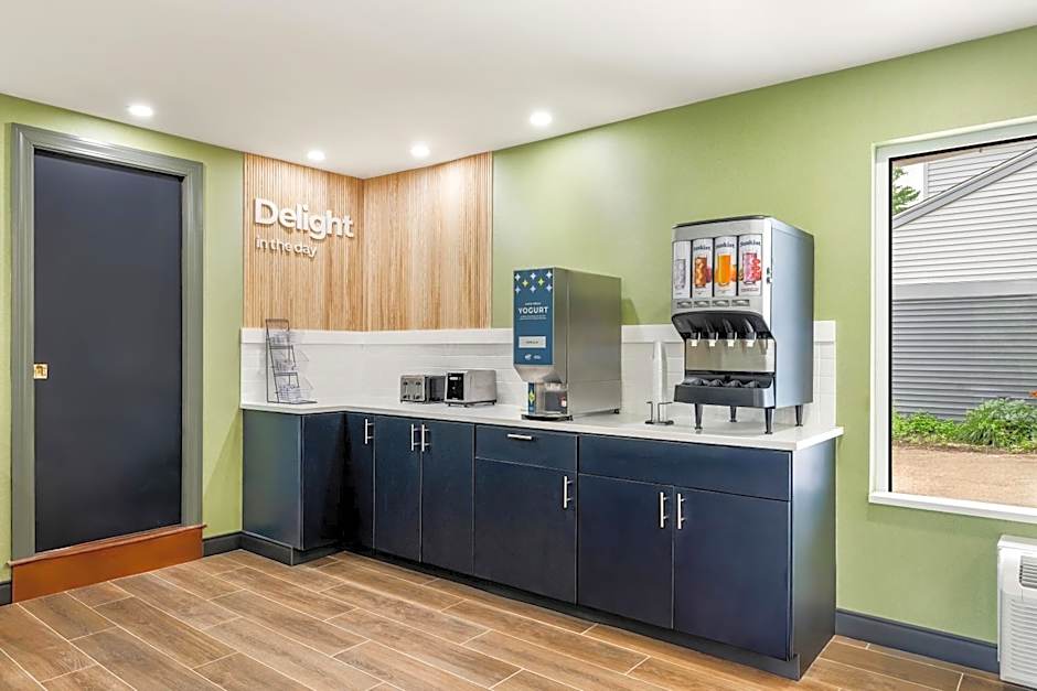 Spark by Hilton Freeport