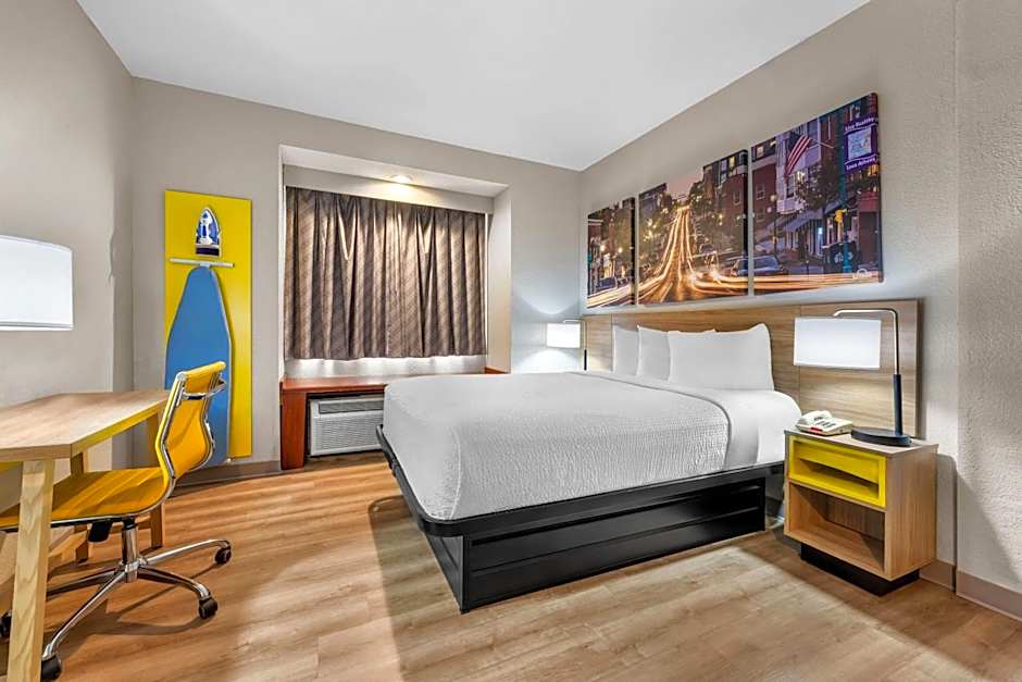 Days Inn by Wyndham near Kansas Speedway