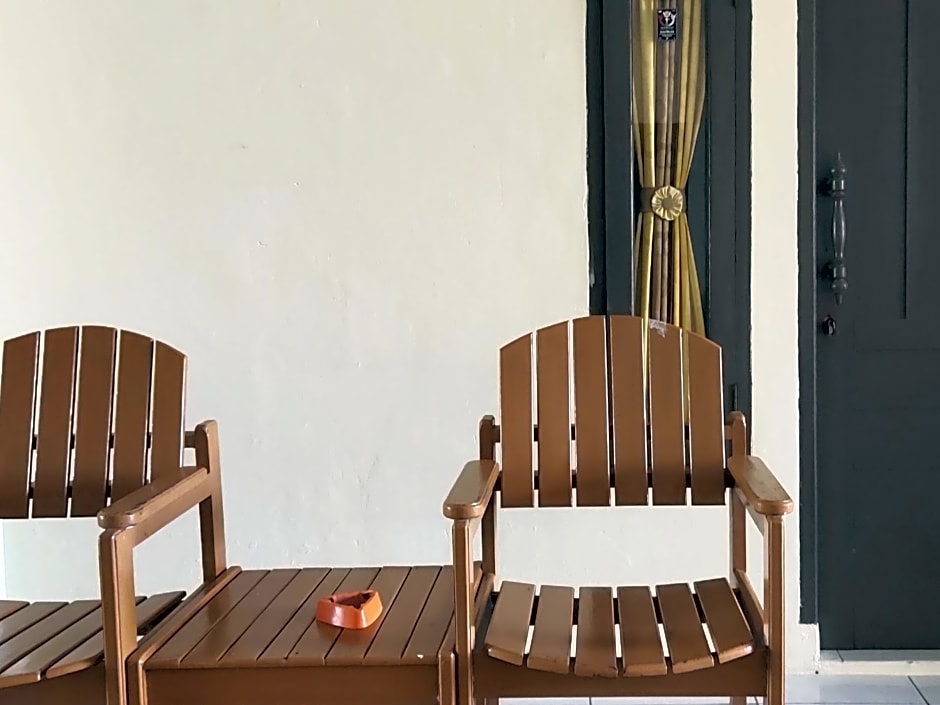 penginapan karanglaut santolo