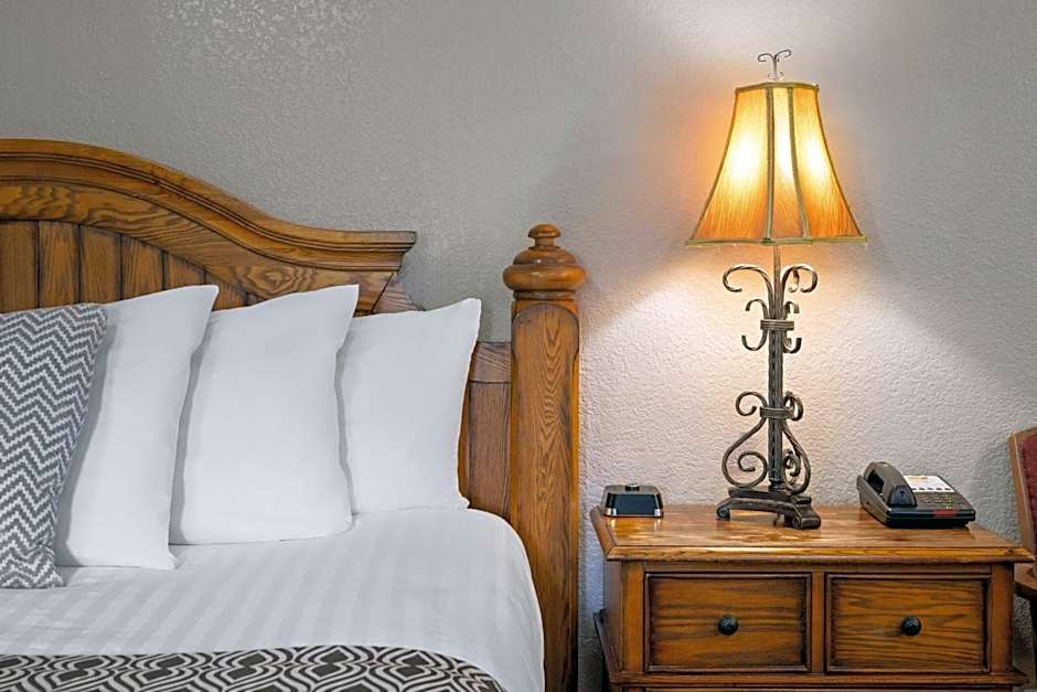 Super 8 by Wyndham Lewistown