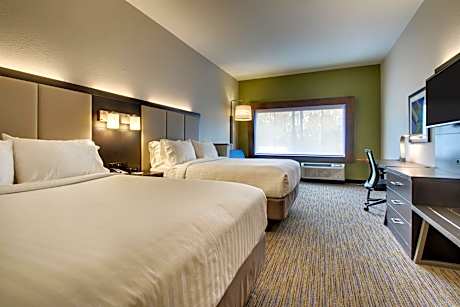 Standard Queen Room with Two Queen Beds - Extra Floor Space