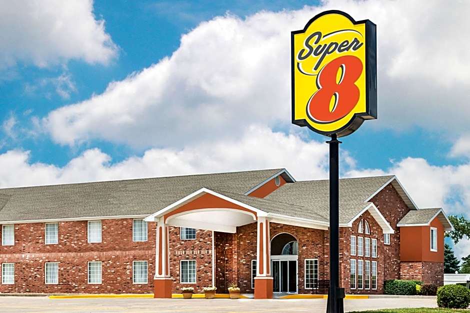 Super 8 by Wyndham Bolivar