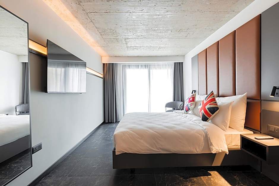 The Londoner Hotel St. Julian's