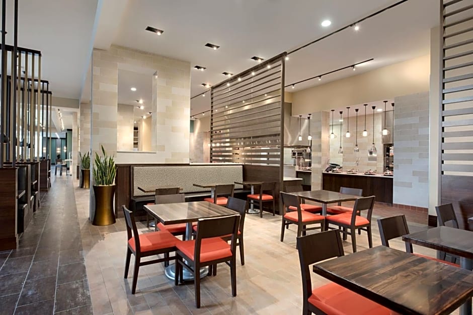 Embassy Suites by Hilton Chicago Naperville