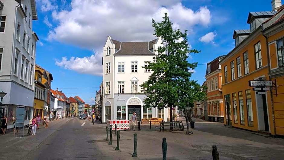 City Hotel Apartments