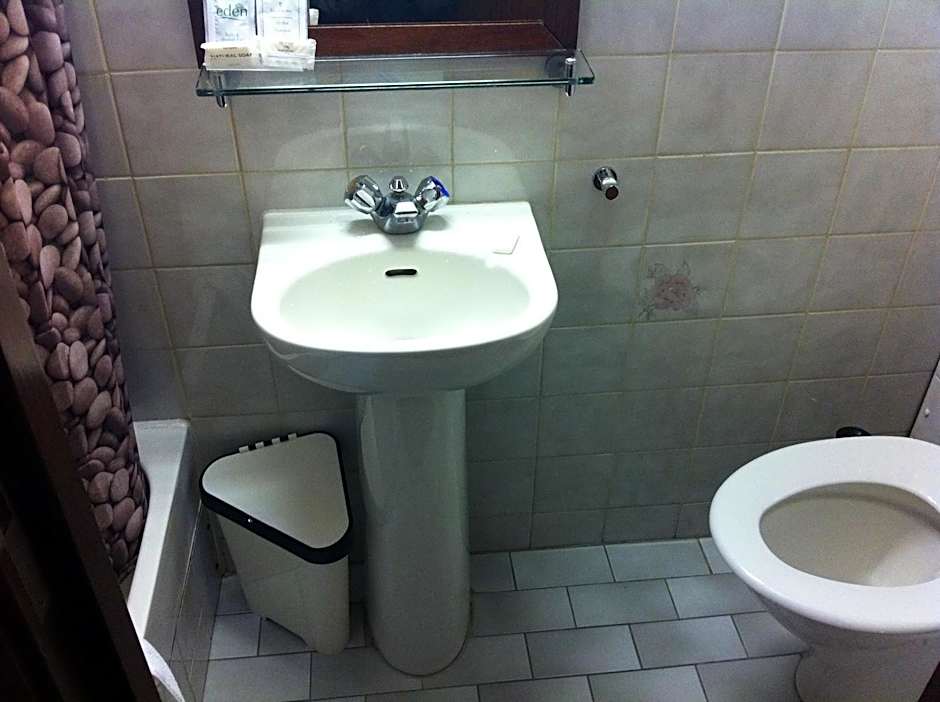 London Visitors Hotel