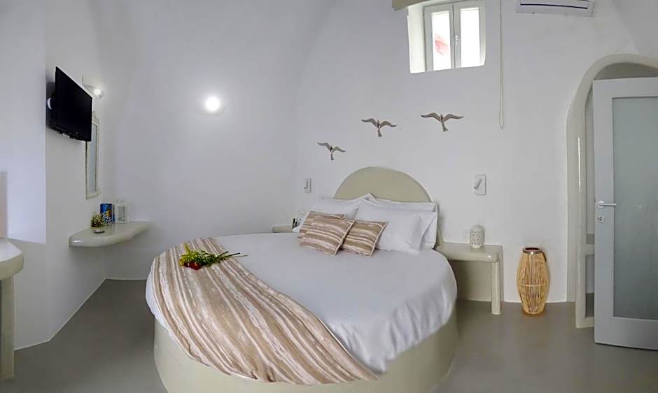 Golden Stone Santorini Suites