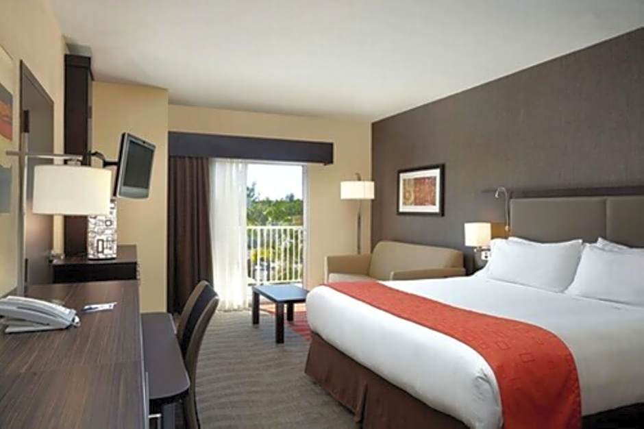 Holiday Inn Express & Suites Naples Downtown - 5th Avenue