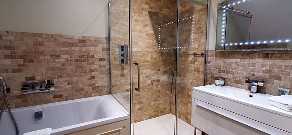 Buccleuch and Queensberry Arms Hotel