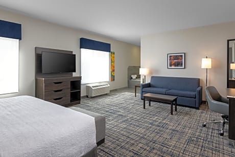 King Studio Suite with Whirlpool - Non-Smoking