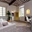 Very charming studio apartment on port in Cannes a short walk to Palais with Aircon and internet 411