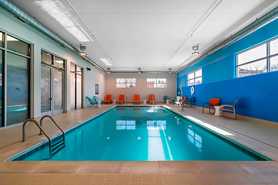 Aloft Newport on the Levee