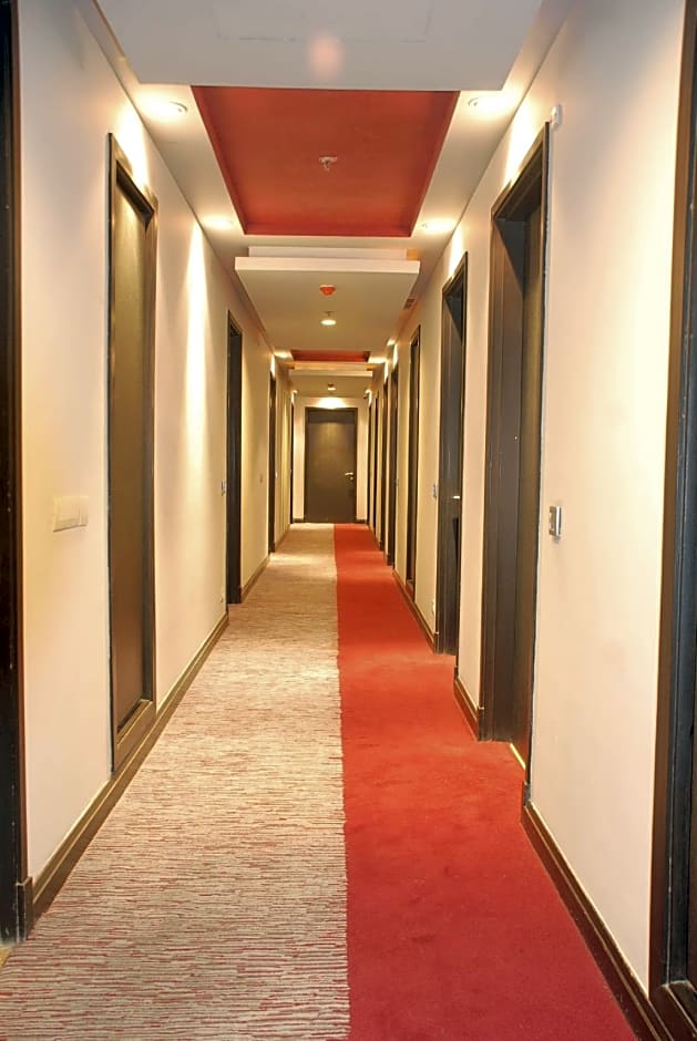 Sarovar Portico Naraina Hotel