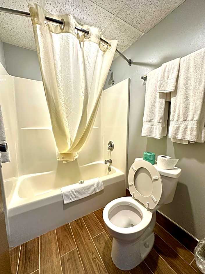 AmericInn & Suites by Wyndham Baraboo Event Center