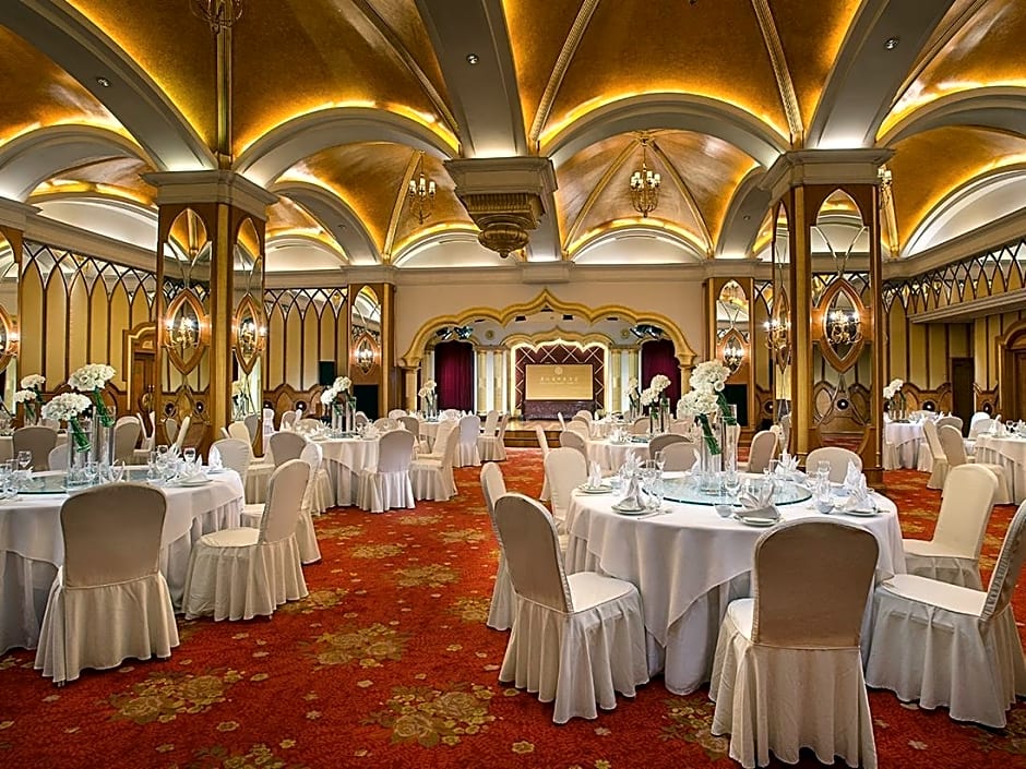 Celebrity International Grand Hotel