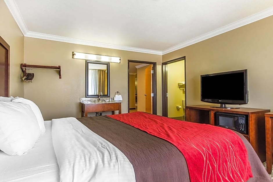 Comfort Inn & Suites Redwood Country